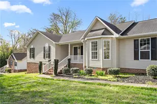 2506 Megan Dr, Ramseur, NC 27316 - Photo 3