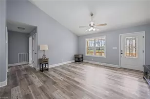 1822 Woodsway Dr, Thomasville, NC 27360 - Photo 3