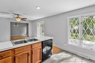 904 Pebble Dr, Greensboro, NC 27410 - Photo 15