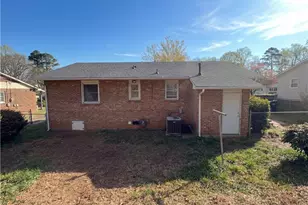 1447 E Sedgefield Dr, Winston-Salem, NC 27107 - Photo 17