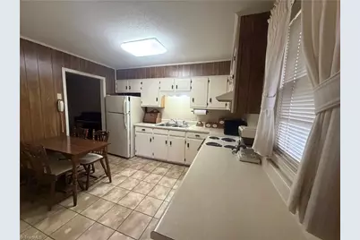 124 S Byrd Street, Eden, NC 27288 - Photo 3