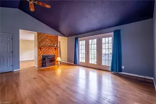 2021 Warwickshire Dr, Greensboro, NC 27455 - Photo 5