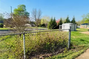 236 Badgett Ave, Mount Airy, NC 27030 - Photo 3