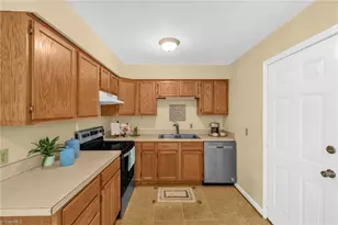 8140 Haw River Rd, Kernersville, NC 27284 - Photo 13