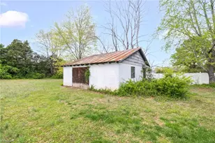 8140 Haw River Rd, Kernersville, NC 27284 - Photo 29