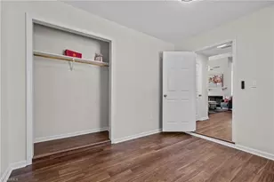 6727 River Hills Dr, Greensboro, NC 27410 - Photo 9