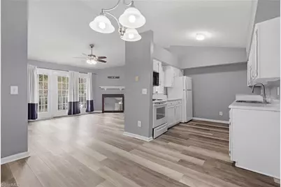 7117 W Friendly Avenue #H, Greensboro, NC 27410 - Photo 9