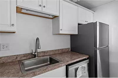 1739 S Hawthorne Road, Winston-Salem, NC 27103 - Photo 9