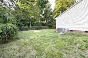 2127 Fairbrother St, Greensboro, NC 27405 - Photo 9