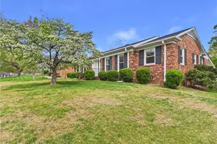 1600 Gracewood Dr, Greensboro, NC 27408 - Photo 3