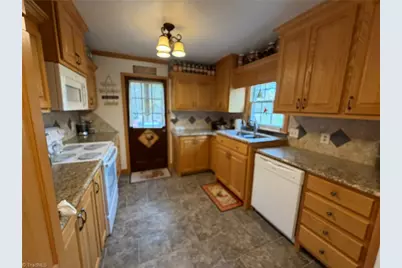 130 Winchester Drive, King, NC 27021 - Photo 5