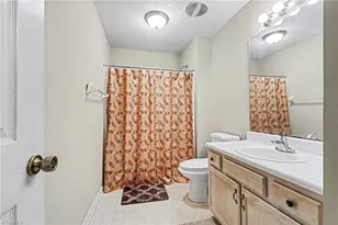 802 Folly Ct, Greensboro, NC 27409 - Photo 9