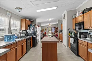 5805 Marshallgate Dr, Winston-Salem, NC 27105 - Photo 13