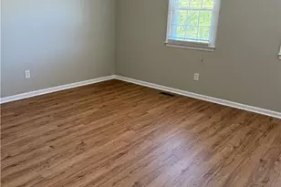 704 Meadowgreen Village Dr, Eden, NC 27288 - Photo 7