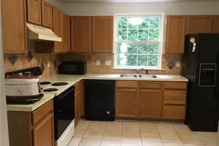 3703 Queenswood Ln, Jamestown, NC 27282 - Photo 5