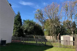 3703 Queenswood Ln, Jamestown, NC 27282 - Photo 9