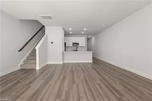 1096 University Dr, Burlington, NC 27215 - Photo 7