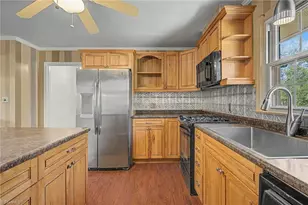 1205 Robin Hood Rd, High Point, NC 27262 - Photo 23