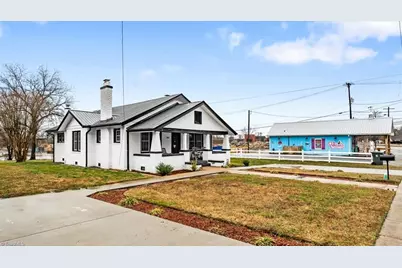 404 Lexington Avenue, Thomasville, NC 27360 - Photo 1