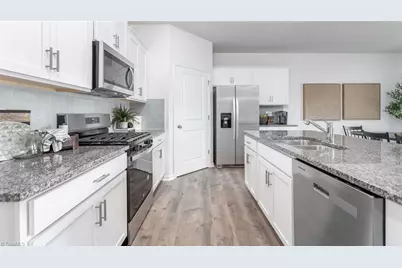 3005 Middle Creek Lane, Greensboro, NC 27405 - Photo 5