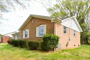 3661 Barkwood Dr, Winston-Salem, NC 27105 - Photo 3