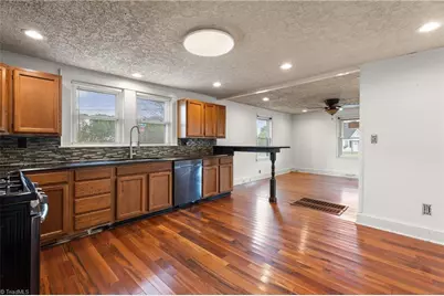 905 W Clemmonsville Road, Winston-Salem, NC 27127 - Photo 9