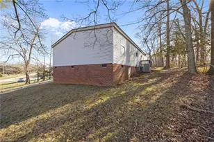 1609 Kennedy Rd, Thomasville, NC 27360 - Photo 5