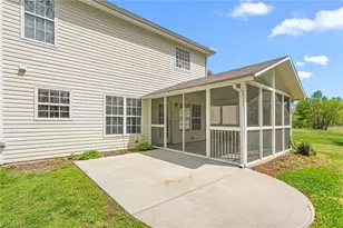 816 Hawthorn Ridge Dr, Whitsett, NC 27377 - Photo 43