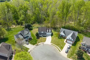 816 Hawthorn Ridge Dr, Whitsett, NC 27377 - Photo 3