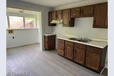 408 Oakhurst Street, Kernersville, NC 27284 - Photo 3