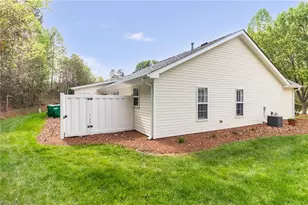 7867 Woodpark Dr, High Point, NC 27265 - Photo 31