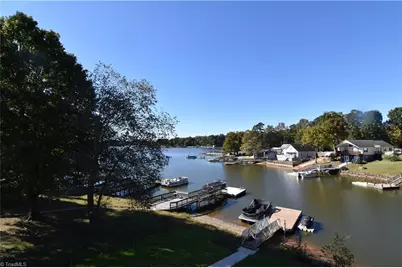 310 Lake Shore Avenue, Lexington, NC 27292 - Photo 3