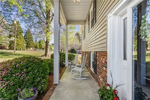 4608 Sun Valley Ln, Kernersville, NC 27284 - Photo 5