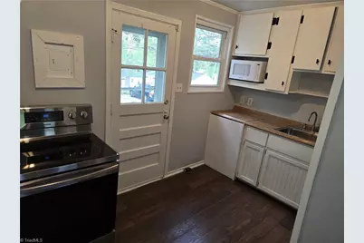 1846 Villa Drive, Greensboro, NC 27403 - Photo 9