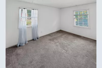 5401 Bayberry Lane, Greensboro, NC 27455 - Photo 11