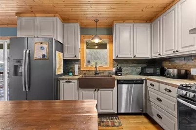 1044 Jackson Drive, Piney Creek, NC 28663 - Photo 15