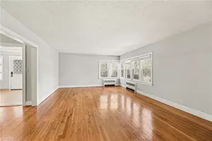 711 Quaker Ln, High Point, NC 27262 - Photo 7