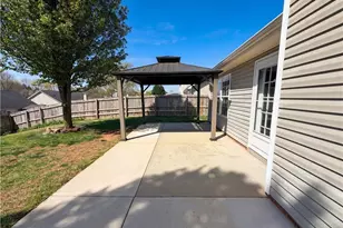 837 Pecan Ridge Cir, Kernersville, NC 27284 - Photo 15