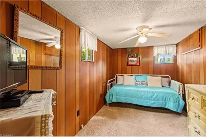 570 Lake Drive 9, Lexington, NC 27292 - Photo 17