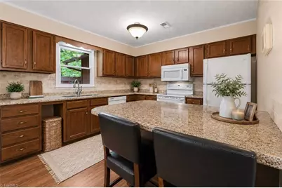 2519 Cottage Place, Greensboro, NC 27455 - Photo 9