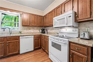 2519 Cottage Pl, Greensboro, NC 27455 - Photo 9