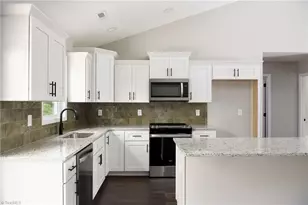 108 Unity St, Thomasville, NC 27360 - Photo 11