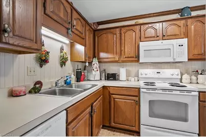 5 Yeardleys Court, Greensboro, NC 27454 - Photo 13