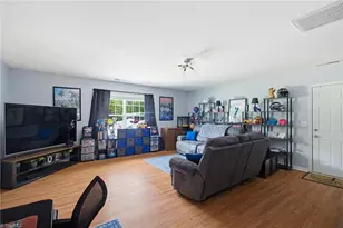 2890 Glen Hollow Rd, Greensboro, NC 27407 - Photo 13