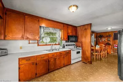 6585 Scarlet Oak Drive, Denton, NC 27239 - Photo 11