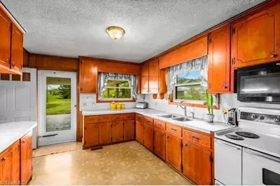 6585 Scarlet Oak Drive, Denton, NC 27239 - Photo 9