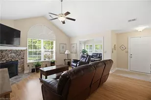 5559 Prosperity View Dr, Charlotte, NC 28269 - Photo 9