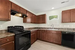 4586 Sun Valley Ln, Kernersville, NC 27284 - Photo 9