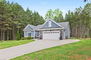 820 Sunset Pointe Dr, Salisbury, NC 28146 - Photo 3