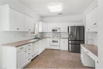 100 Kirkleigh Court, King, NC 27021 - Photo 9